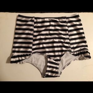 large kortni jeane hip ruffle